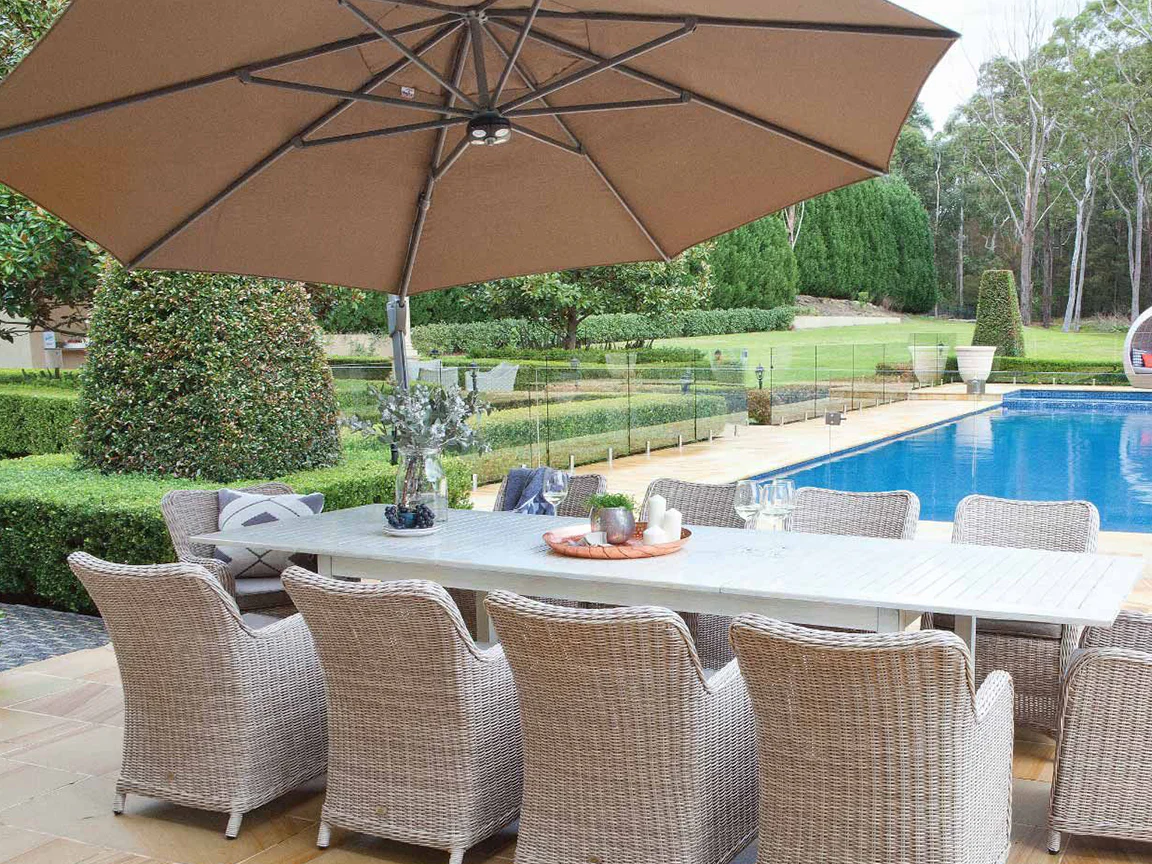 Savannah 380cm Octagonal Cantilever Umbrella - Image 4